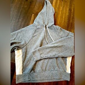 Vuori Hoodie, Size XS, Heather Grey